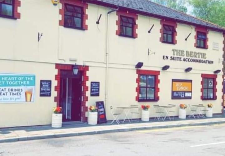 Bertie Pontypridd Hotel Trehafod Exterior photo